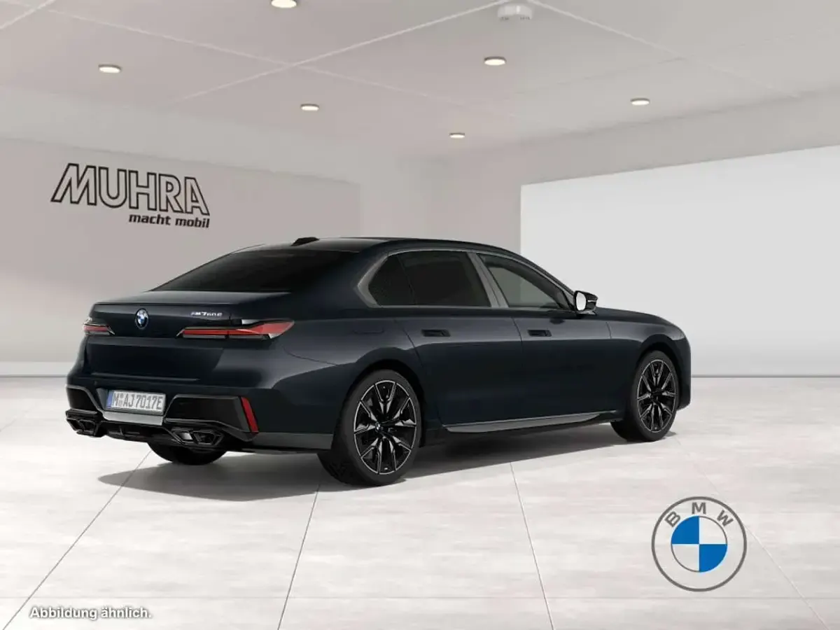 Gebraucht BMW M760e Performance 571 PS (419 kW) 2025 Individual lack atlasgrau Limousine
