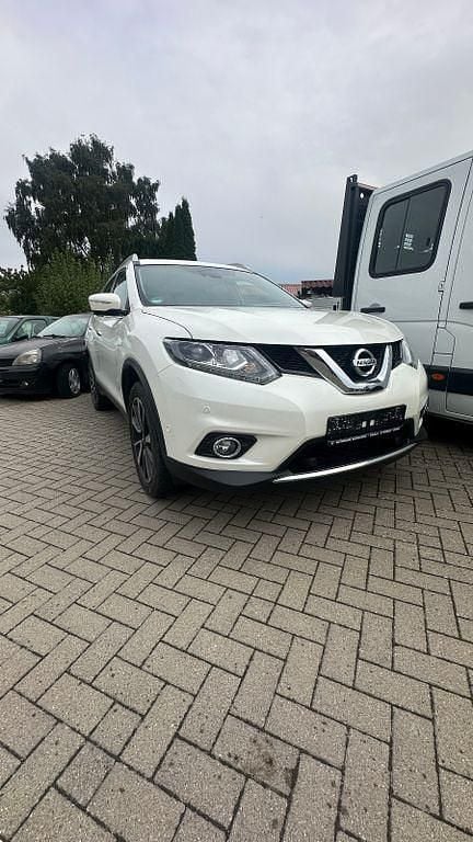 Weiß Gebraucht 2017 Nissan X-Trail Tekna SUV | 15.999 € (Superpreis) - Bild 1/4