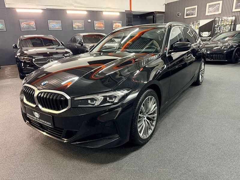 Schwarz Gebraucht 2023 BMW 320 Sport Line Kombi | 27.690 € (Fairer Preis) - Bild 1/4