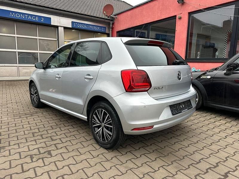 Gebraucht VW Polo Allstar 75 PS (55 kW) 2017 Silber Limousine