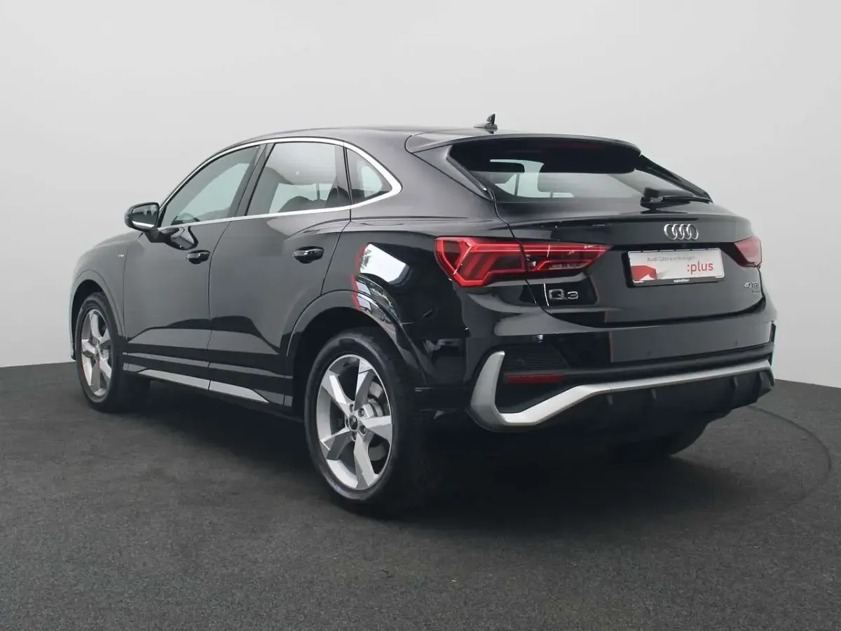 Gebraucht Audi Q3 S-Line 190 PS (139 kW) 2023 Mythosschwarz metallic SUV