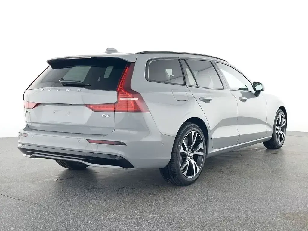 Gebraucht Volvo V60 Plus 197 PS (144 kW) 2025 Grau Kombi