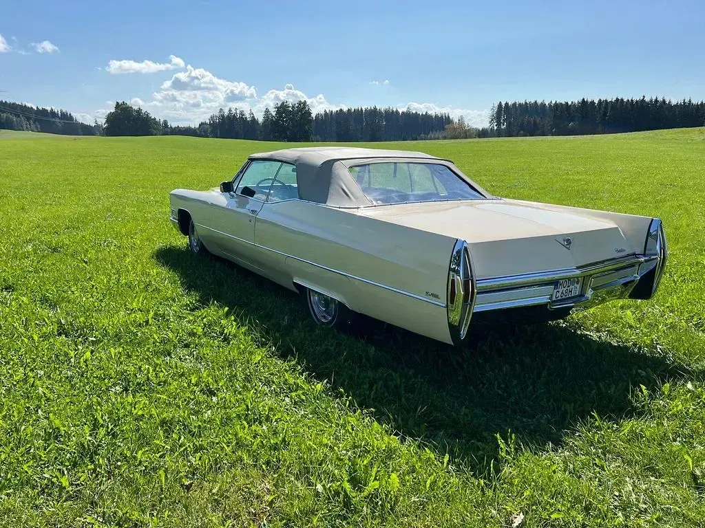 Second-hand Cadillac Deville 379 CP (278 kW) 1968 Bej Berlinǎ