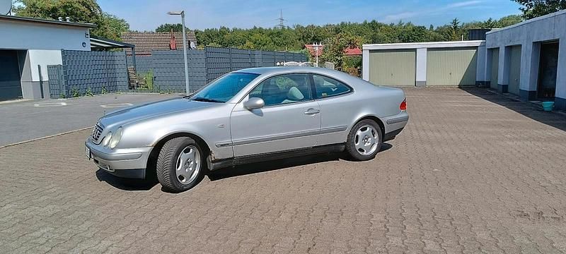 Silber Gebraucht 1998 Mercedes CLK230 Elegance Coupé | 1.600 € (Teuer) - Bild 1/4