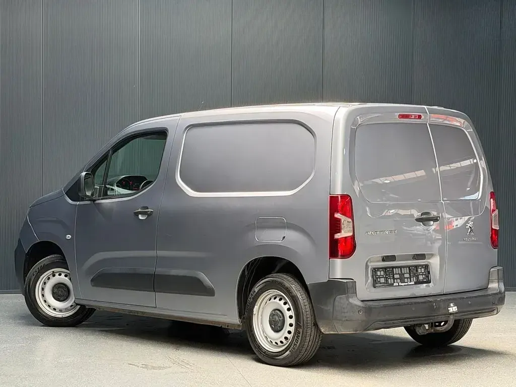 Gebraucht Peugeot Partner 99 PS (72 kW) 2019 Grau Van / Kleinbus