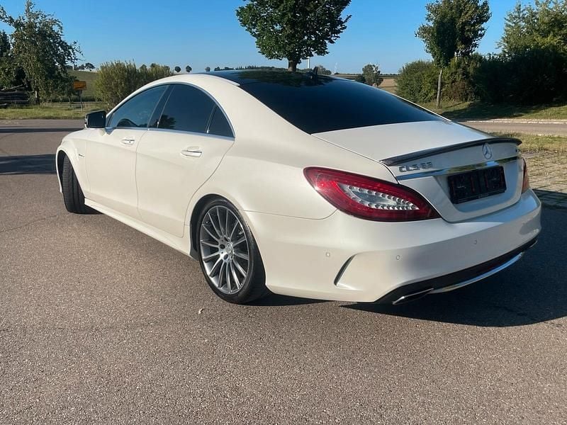 Weiß Gebraucht 2015 Mercedes CLS400 Limousine | 31.200 € (Fairer Preis) - Bild 1/4