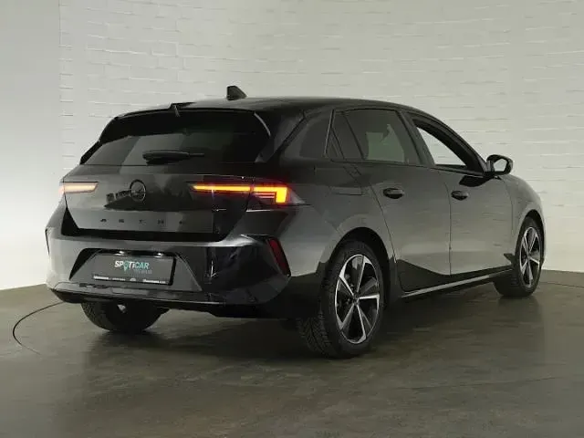 Gebraucht Opel Astra 131 PS (96 kW) 2024 Schwarz Limousine