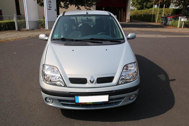 Grau Gebraucht 2000 Renault Scénic Van / Kleinbus | 1.666 € (Etwas zu teuer) - Bild 1/4