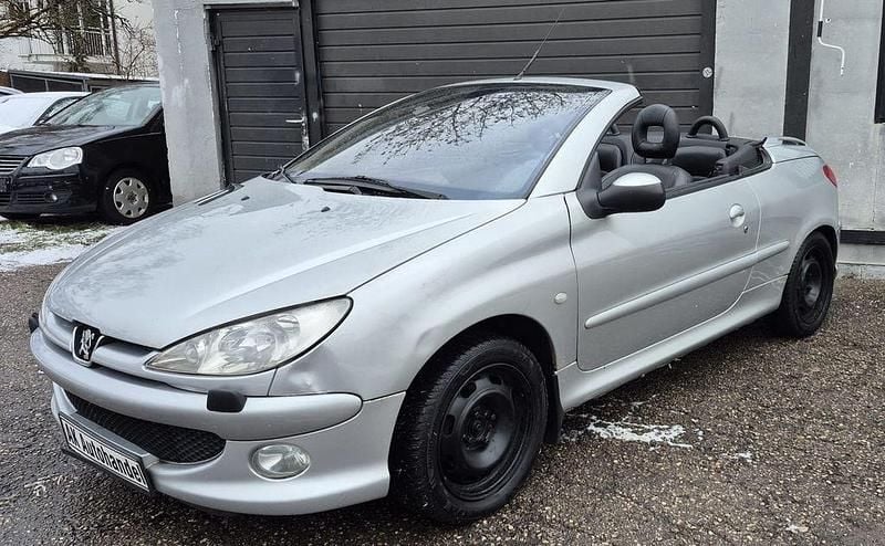 Grau Gebraucht 2003 Peugeot 206 CC Platinum Cabrio | 1.490 € (Guter Preis) - Bild 1/4