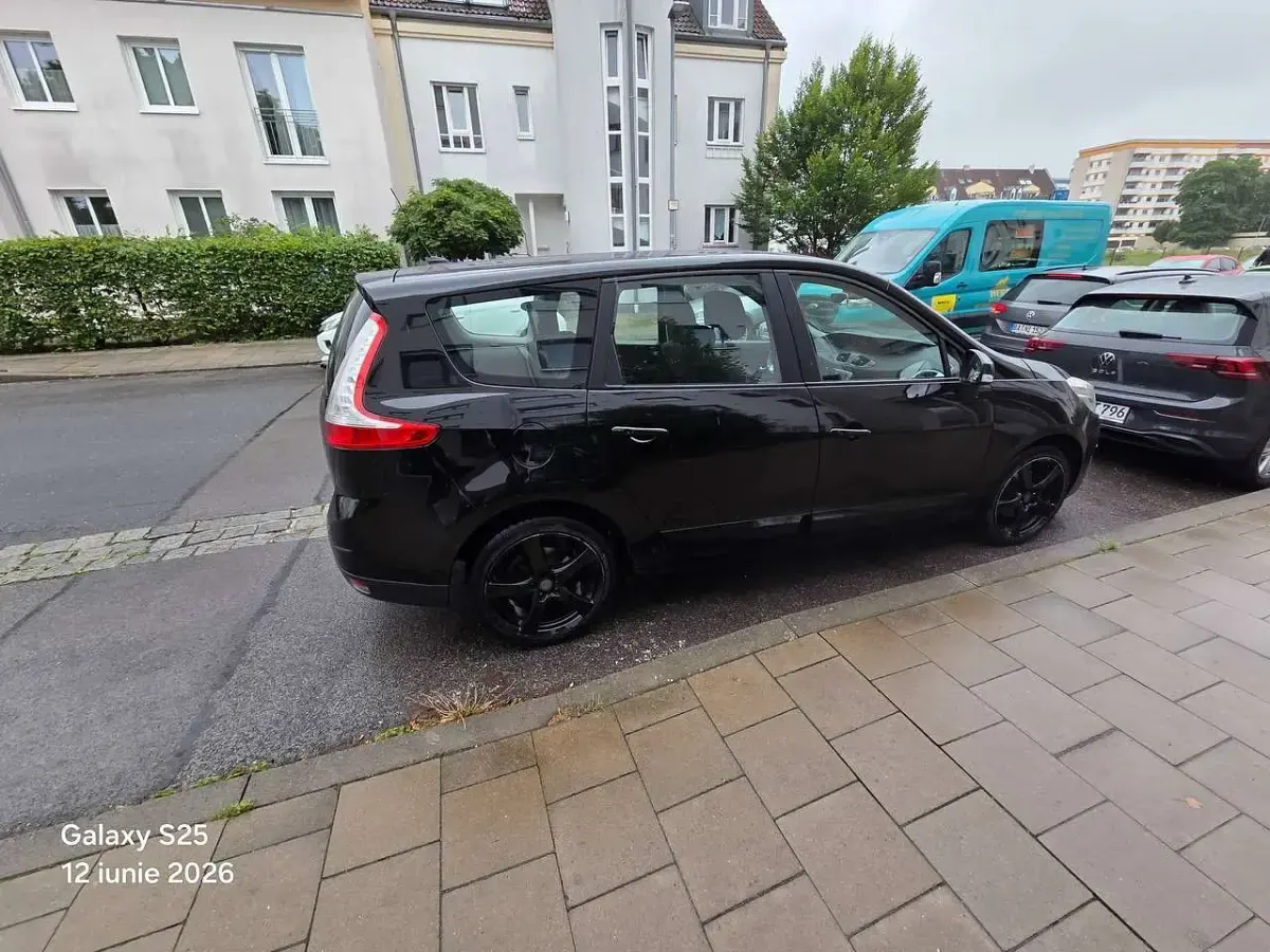 Gebraucht Renault Scénic III 110 PS (80 kW) 2013 Schwarz Kombi