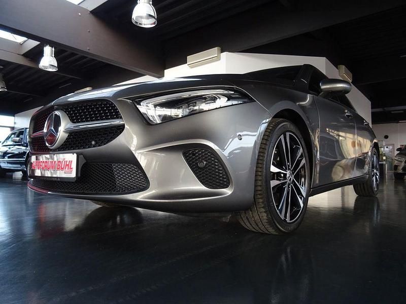 Grau Gebraucht 2019 Mercedes A220 Progressive Limousine | 23.480 € (Etwas zu teuer) - Bild 1/4