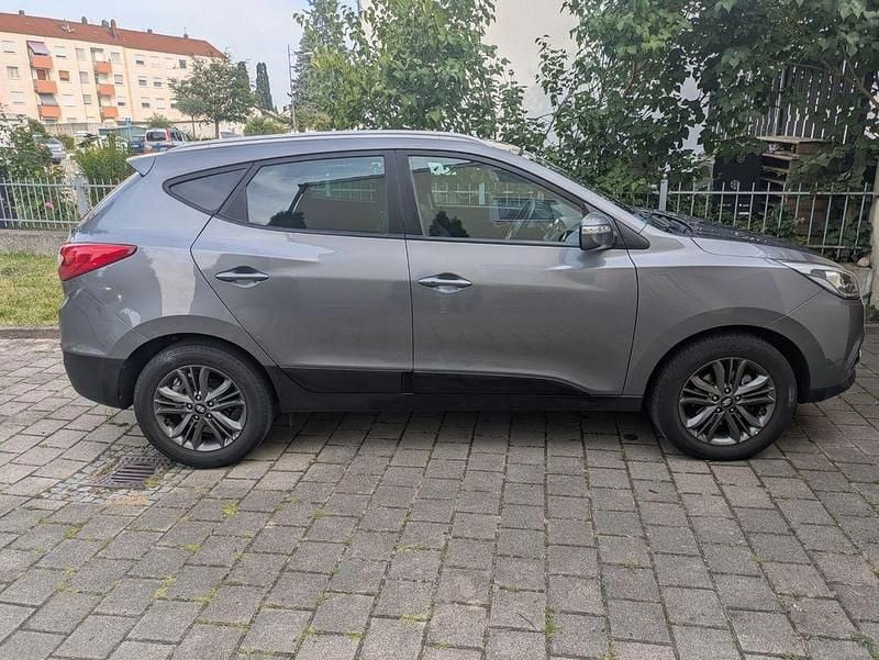 Grau Gebraucht 2015 Hyundai ix35 Trend SUV | 10.500 € (Guter Preis) - Bild 1/4