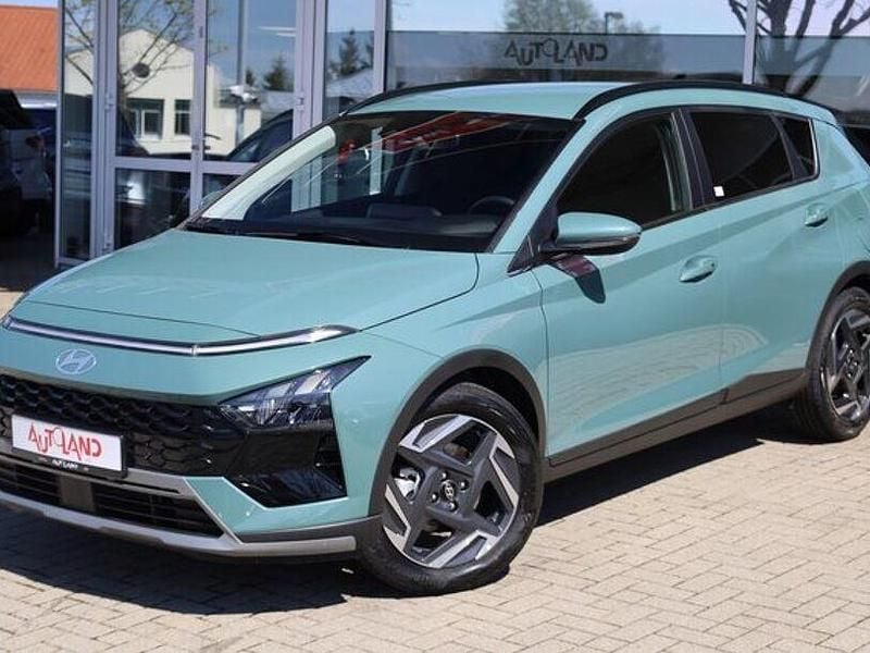 Neu Hyundai Bayon 101 PS (74 kW) 2025 Grün SUV
