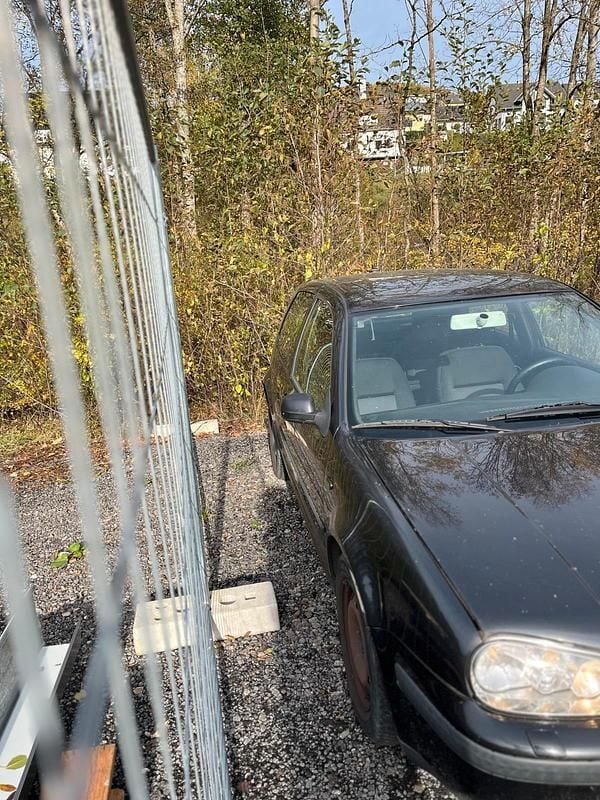 Gebraucht VW Golf IV 101 PS (74 kW) 2000 Schwarz Kleinwagen