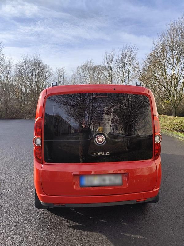 Gebraucht Fiat Doblò 90 PS (66 kW) 2012 Rot Van / Kleinbus
