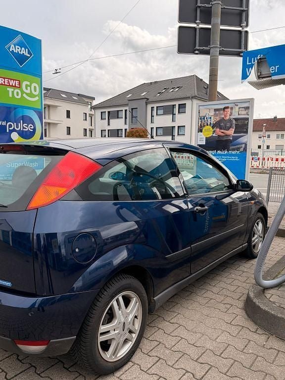 Gebraucht Ford Focus Trend 75 PS (55 kW) 2000 Blau Limousine