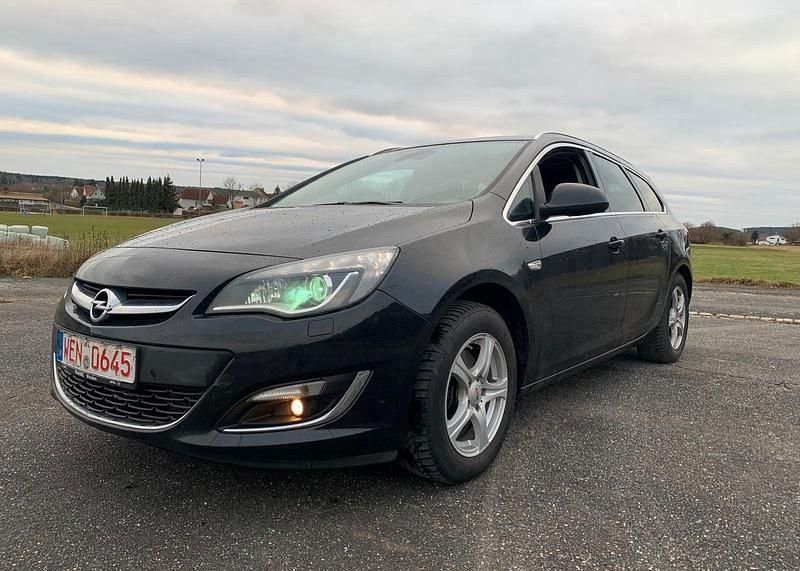 Gebraucht Opel Astra Exklusiv 131 PS (96 kW) 2014 Schwarz Kombi