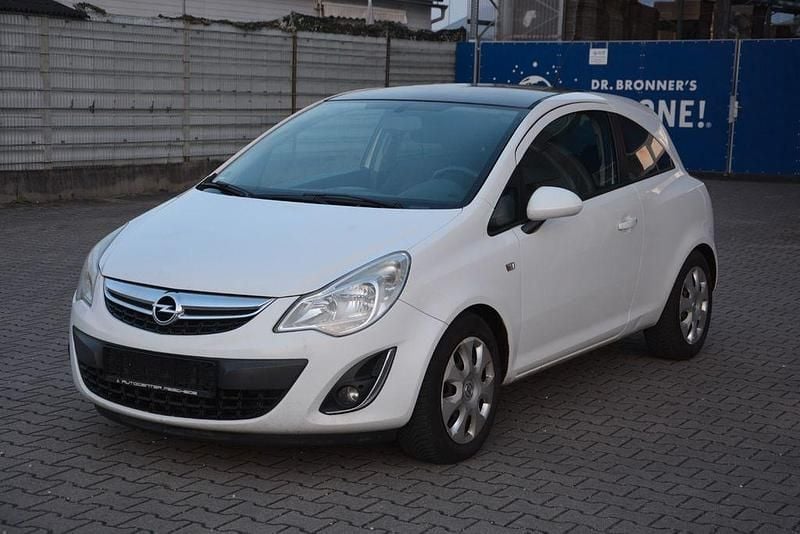 Weiß Gebraucht 2011 Opel Corsa Color Edition Kleinwagen | 2.900 € (Guter Preis) - Bild 1/4
