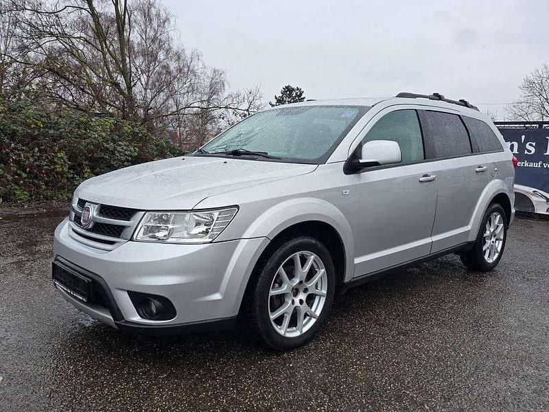 Silbergrau Gebraucht 2012 Fiat Freemont SUV | 3.390 € (Guter Preis) - Bild 1/4