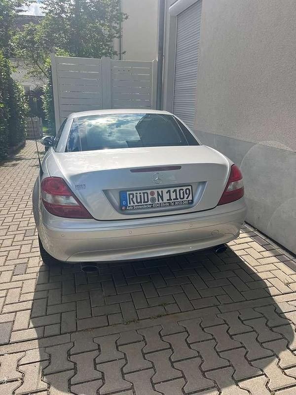 Second-hand Mercedes SLK200 163 CP (119 kW) 2006 Argintiu Cabrio