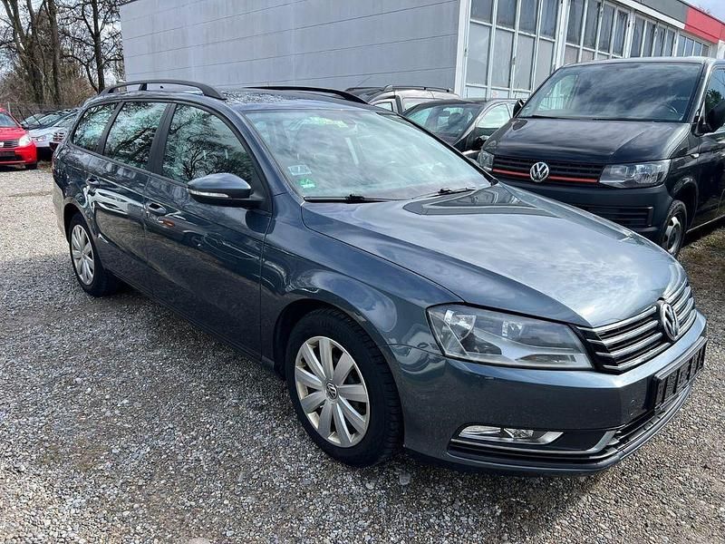 Gebraucht VW Passat Trendline 140 PS (102 kW) 2013 Grau Kombi