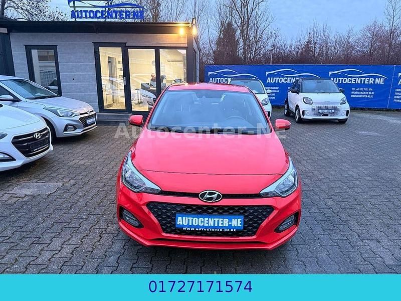 Rot Gebraucht 2018 Hyundai i20 Limousine | 8.250 € (Guter Preis) - Bild 1/4