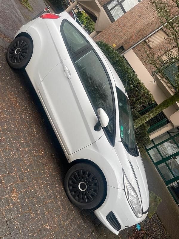 Gebraucht Ford Fiesta 95 PS (69 kW) 2016 Weiß Kleinwagen