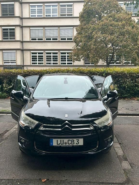 Schwarz Gebraucht 2011 DS Automobiles DS4 Sport Chic Limousine | 4.000 € - Bild 1/4