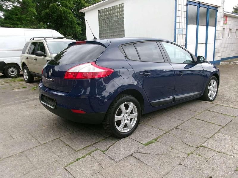 Gebraucht Renault Mégane III Expression 101 PS (74 kW) 2010 Blau Limousine