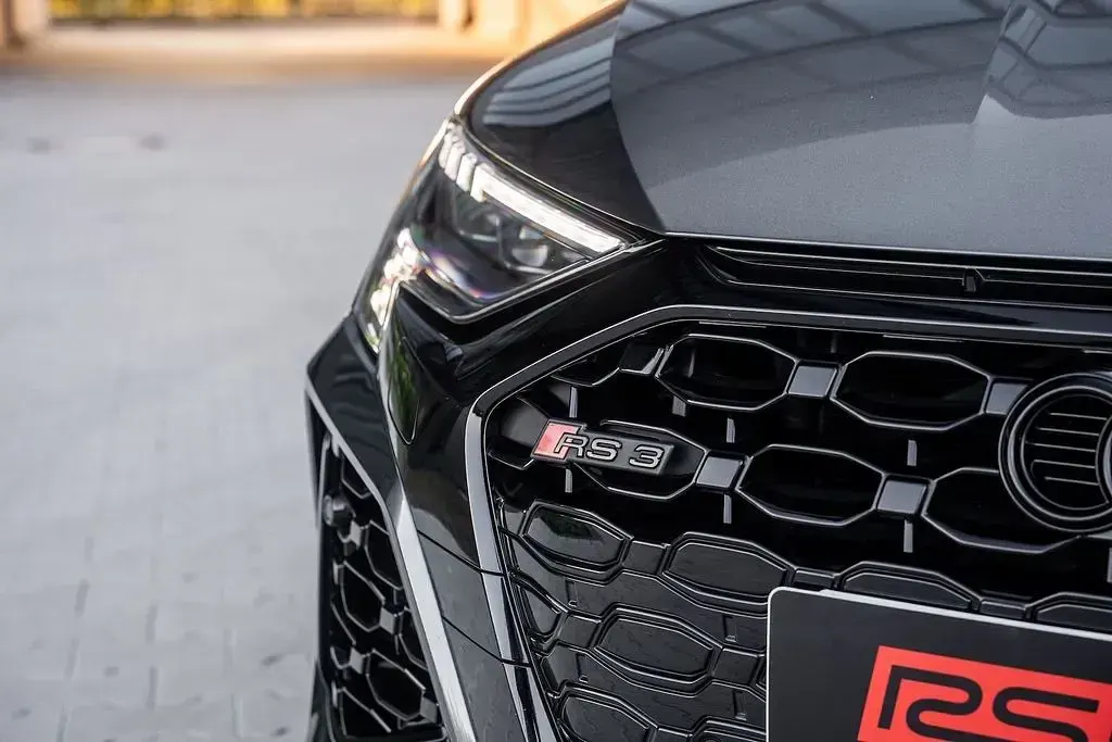 Gebraucht Audi RS3 Sport 400 PS (294 kW) 2024 Grau Limousine