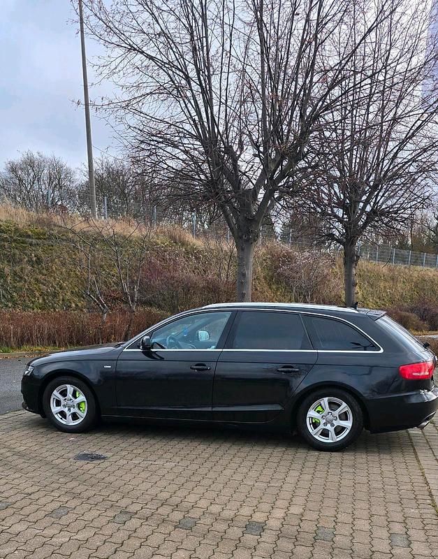 Schwarz Gebraucht 2011 Audi A4 S-Line Kombi | 7.800 € (Fairer Preis) - Bild 1/4