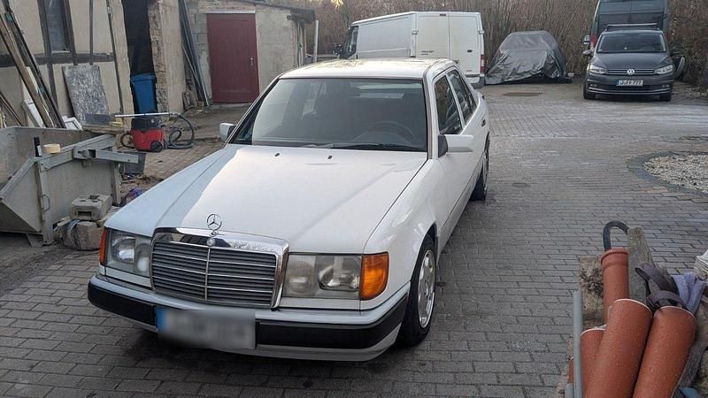 Gebraucht Mercedes 200 75 PS (55 kW) 1990 Weiß Limousine