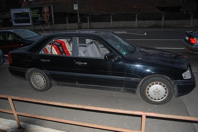 Schwarz metallic Gebraucht 1997 Mercedes C200 Limousine | 1.800 € (Fairer Preis) - Bild 1/4