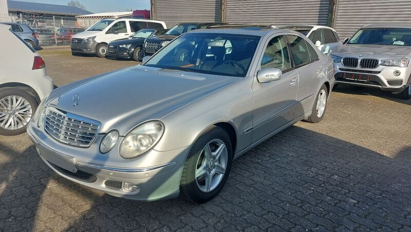 Silber Gebraucht 2003 Mercedes E320 Elegance Limousine | 4.950 € (Fairer Preis) - Bild 1/4