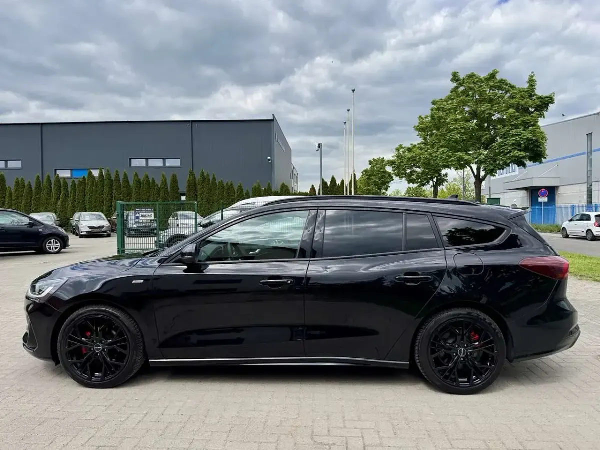 Gebraucht Ford Focus ST-Line 155 PS (114 kW) 2023 Obsidianschwarz metallic Kombi