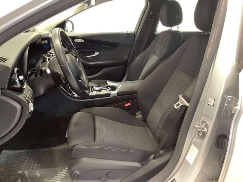 Grau Gebraucht 2019 Mercedes C180 Limousine | 24.000 € (Superpreis) - Bild 1/4