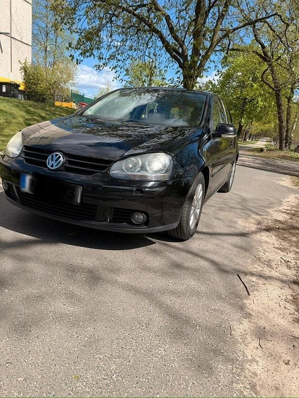Usata VW Golf V 105 CV (77 kW) 2007 Nero Utilitaria