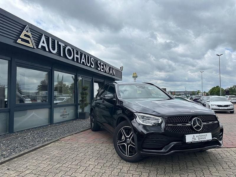 Schwarz Gebraucht 2021 Mercedes GLC300 AMG line SUV | 36.990 € (Guter Preis) - Bild 1/4
