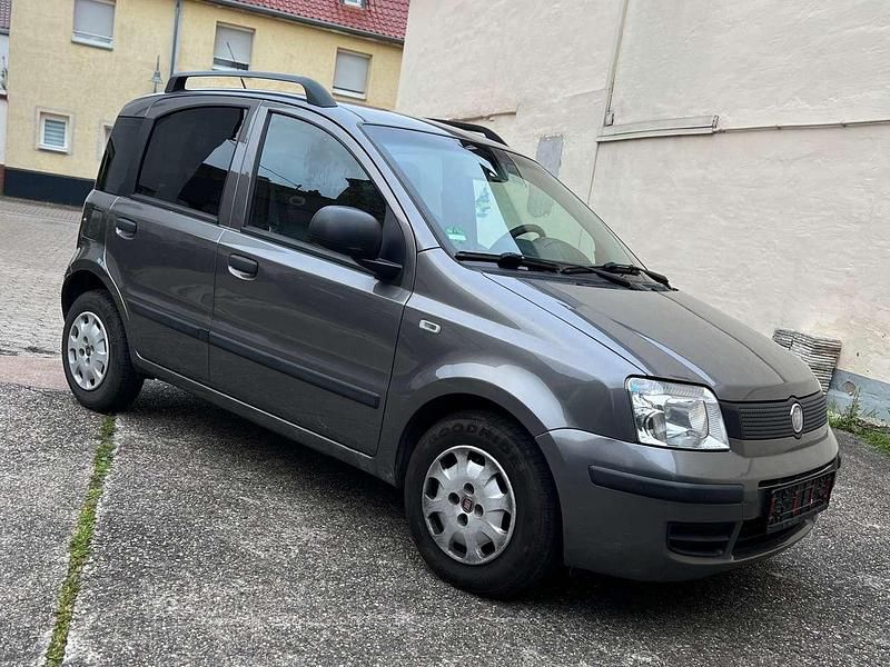 Grau Gebraucht 2012 Fiat Panda Classica Kleinwagen | 2.800 € (Fairer Preis) - Bild 1/4