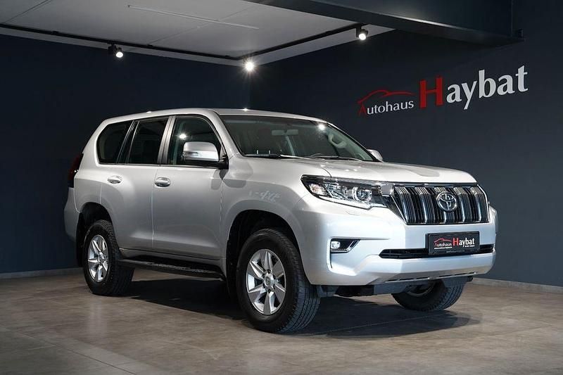 Silber Gebraucht 2019 Toyota Land Cruiser Comfort SUV | 49.950 € (Fairer Preis) - Bild 1/4