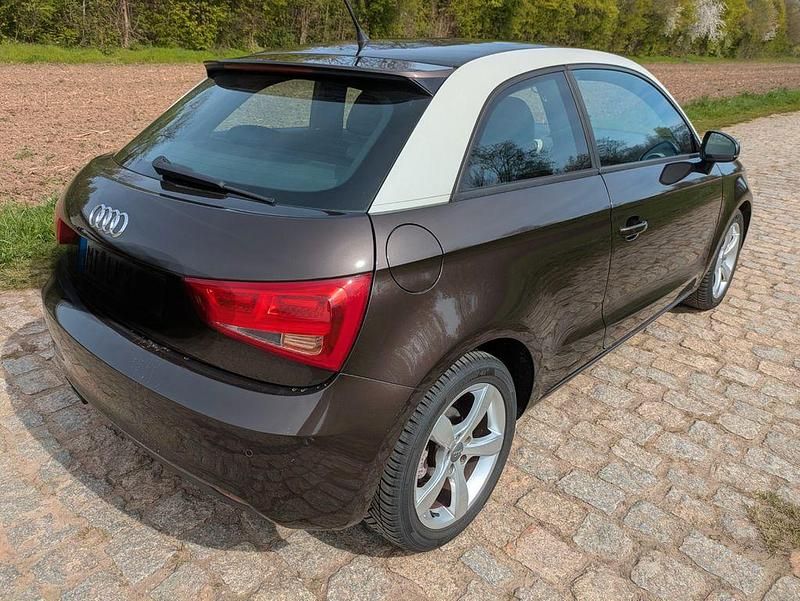 Gebraucht Audi A1 Ambiente 122 PS (89 kW) 2010 Braun Kleinwagen