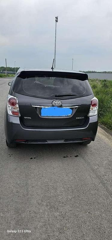 Grau Gebraucht 2015 Toyota Verso Multidrive S Van / Kleinbus | 13.500 € (Fairer Preis) - Bild 1/4