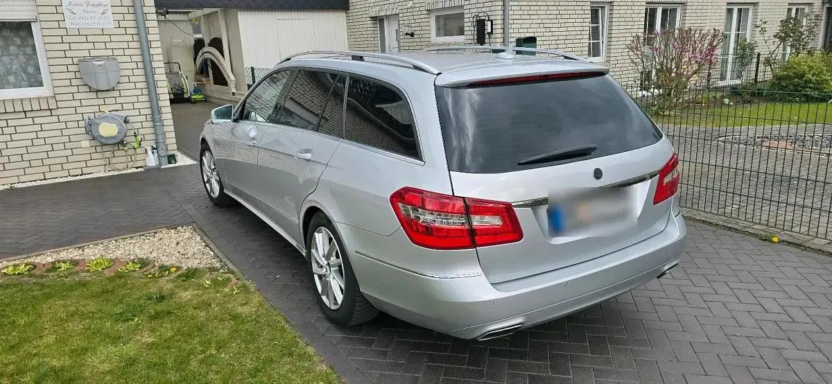 Gebraucht Mercedes E250 Avantgarde 204 PS (150 kW) 2011 Silber Kombi