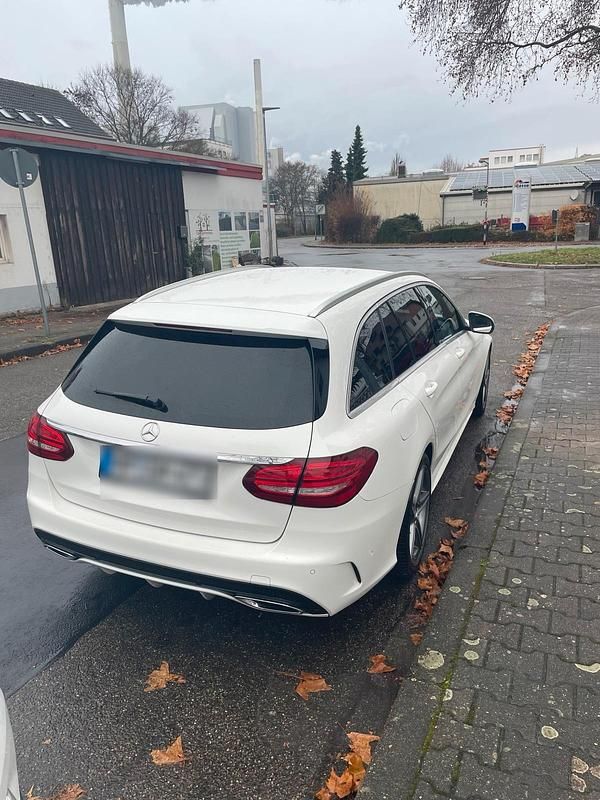 Weiß Gebraucht 2017 Mercedes C250 AMG line Kombi | 17.400 € (Guter Preis) - Bild 1/4