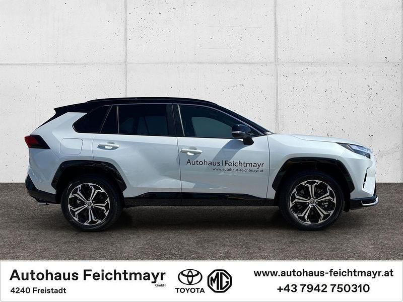 Gebraucht Toyota RAV4 Hybrid Style 185 PS (136 kW) 2025 Weiß SUV