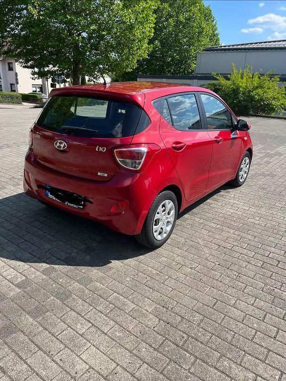 Gebraucht Hyundai i10 Style 87 PS (63 kW) 2014 Rot Kleinwagen
