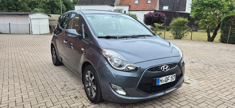 Grau Gebraucht 2019 Hyundai ix20 Kleinwagen | 10.900 € (Guter Preis) - Bild 1/4