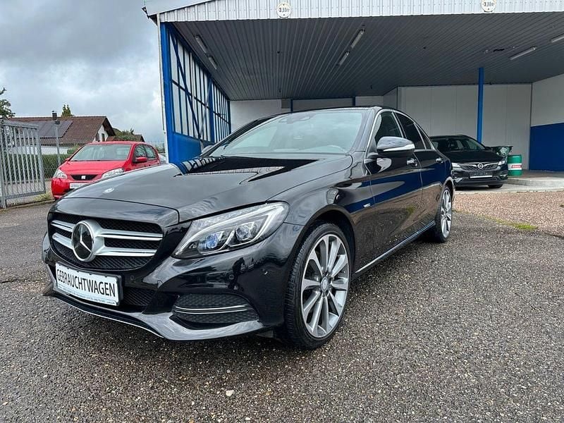 Schwarz Gebraucht 2015 Mercedes C300e Edition 1 Limousine | 24.880 € (Superpreis) - Bild 1/4