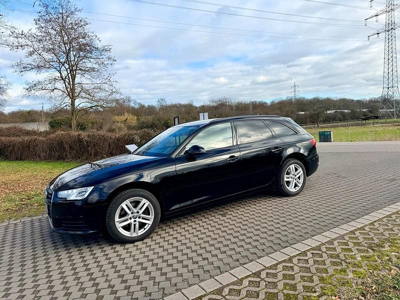 Schwarz Gebraucht 2018 Audi A4 Ambiente Kombi | 16.100 € (Superpreis) - Bild 1/4