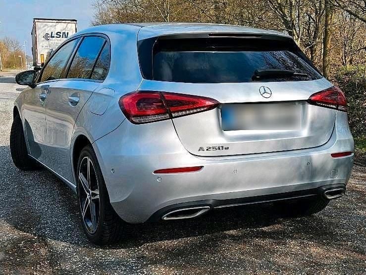 Gebraucht Mercedes A250 160 PS (117 kW) 2022 Silber Limousine
